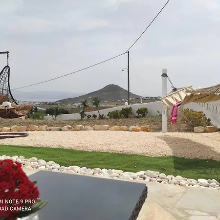 Irini's B & W House With Jacuzzi Apartment