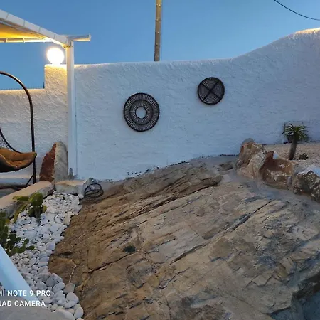 Irini's B & W House With Jacuzzi *