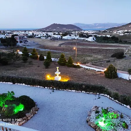 Irini's B & W House With Jacuzzi Apartment Dhragoulas