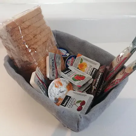 Apartment Irini's B & W House With Jacuzzi *