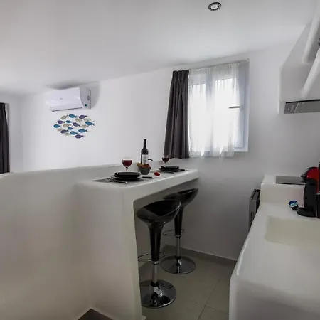 Irini's B & W House With Jacuzzi * Dhragoulas