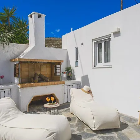 Irini's B & W House With Jacuzzi Dhragoulas