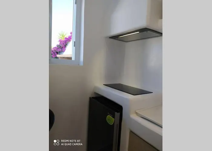 Irini's B & W House With Jacuzzi * Dhragoulas