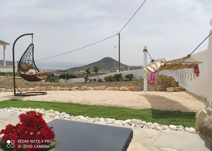 Irini's B & W House With Jacuzzi דירה