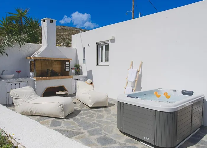 Irini's B & W House With Jacuzzi * Dhragoulas