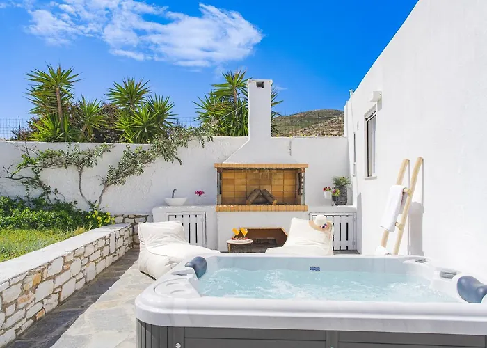 Irini's B & W House With Jacuzzi דירה