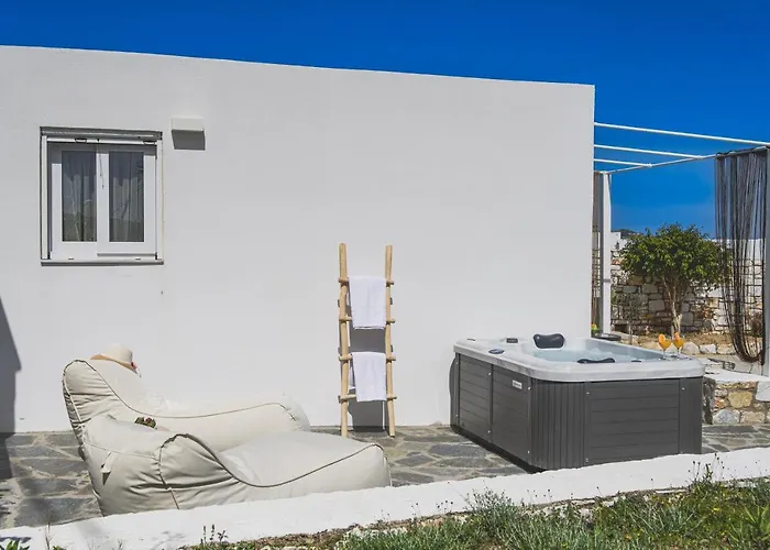 דירה Irini's B & W House With Jacuzzi