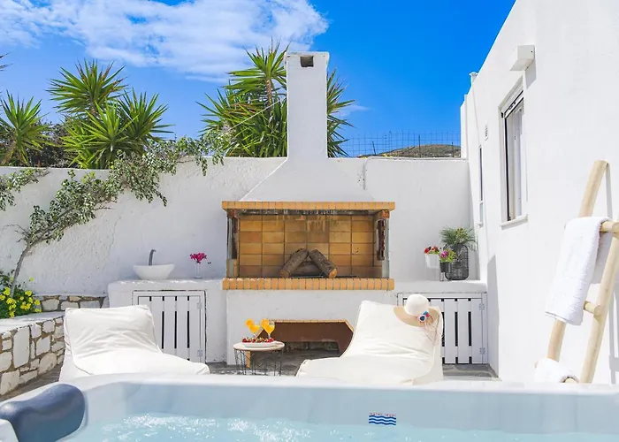 Irini's B & W House With Jacuzzi *