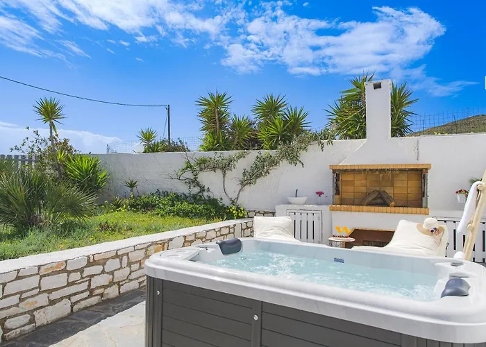 Irini's B & W House With Jacuzzi דירה