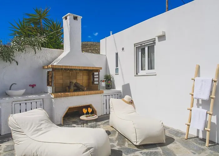 Irini's B & W House With Jacuzzi Dhragoulas