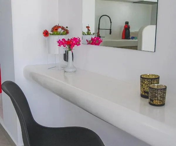 Irini's B & W House With Jacuzzi דירה Dhragoulas